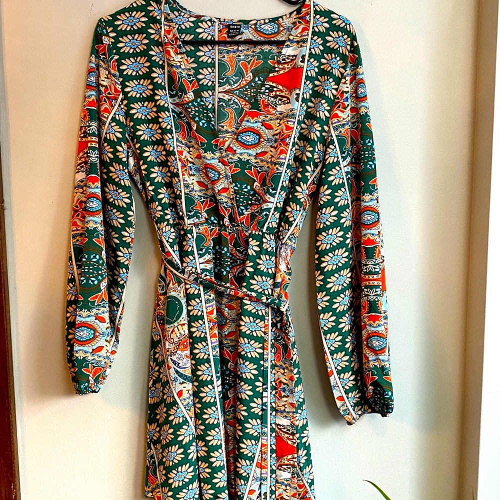 Knee-length Shein tie dress size L. Adorable retro/vintage pattern and style.